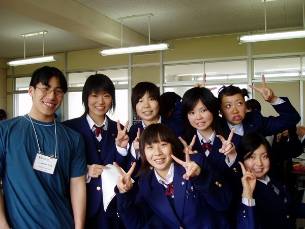 Đôi nét về trường trung học Fuchu Nishi gồm ưu điểm, và học phí